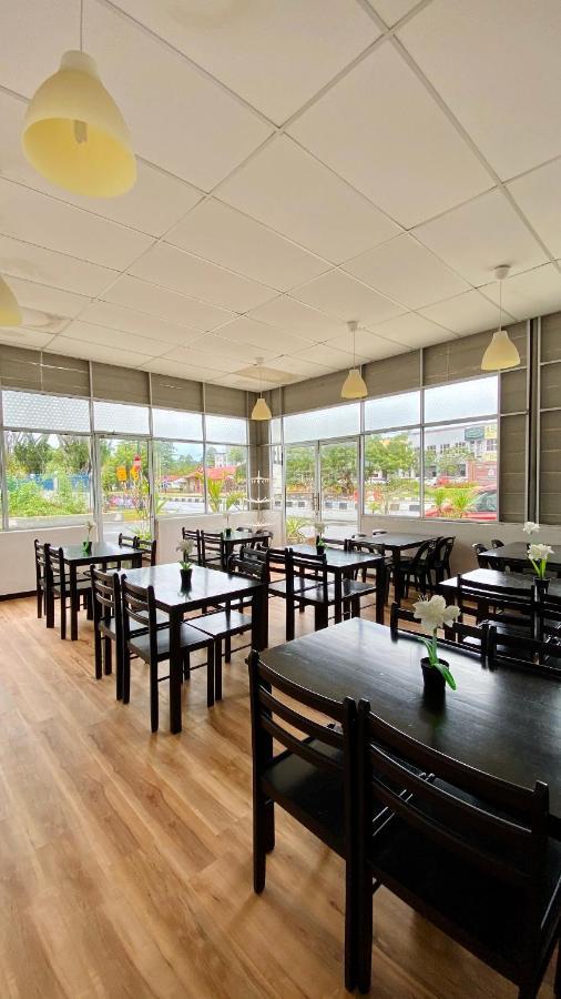 Milvus Hotel Kuah Exterior photo