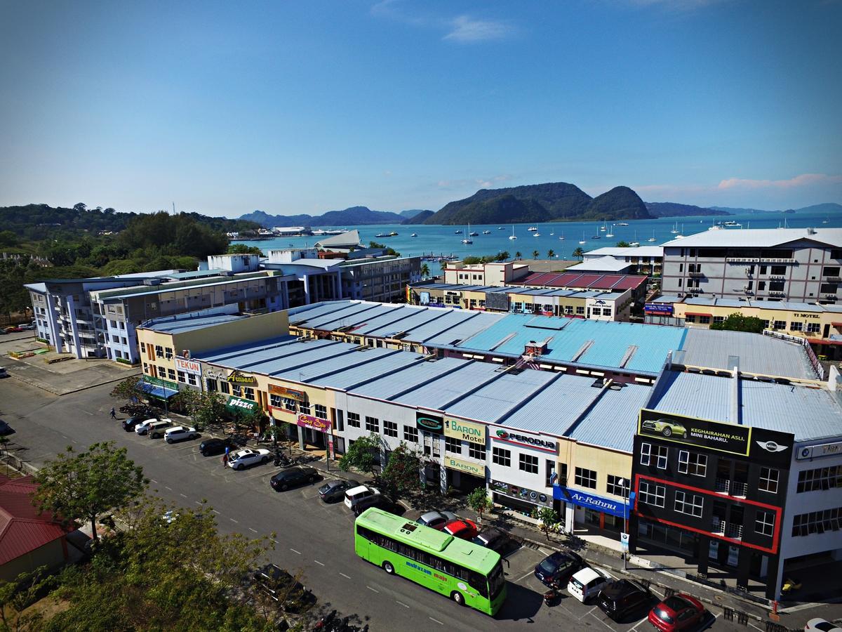 Milvus Hotel Kuah Exterior photo